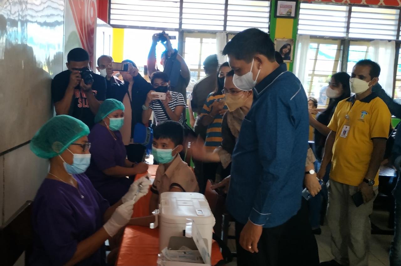 Imunisasi anak di Ambon