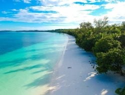 Sandiaga Uno Sebut Pasir Pantai Terhalus di Dunia ada di Maluku