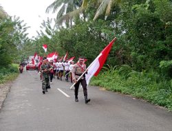 Serahkan Bendera ke Bupati, Polsek Waesama dan Warga Long March 40 Km