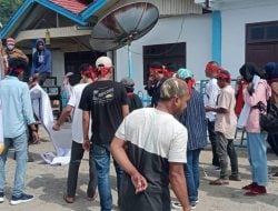 Demo Tolak Pilkades di Luhu, Warga: Tak Perlu Pilkades, Angkat Saja Raja