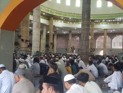 Ribuan Umat Islam Sholat Idul Fitri di Masjid Al-Fatah