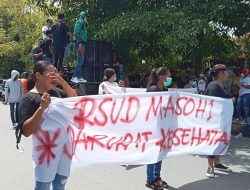 Puluhan Warga Demo Tuntut Direktur RSUD Masohi Mundur
