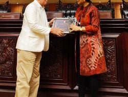 Utusan Maluku di DPR RI Raih Penghargaan Politisi Paling Menginspirasi