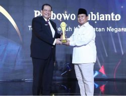 Beda Sikap Prabowo dan Ganjar Terima Detik Awards