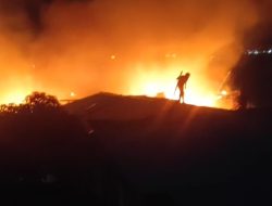 Kebakaran Besar Terjadi di Kawasan Padat Penduduk Kapaha