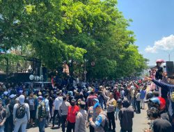 Ribuan Massa Datangi DPRD Sulsel, Tuntut Copot Pejabat Gubernur