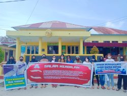Sejumlah Wanita Demo di Depan PN Dobo, Minta Bos MAB Dibebaskan