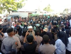 Ratusan Penghuni Ruko Mardika Demo, Tolak Kehadiran BPT