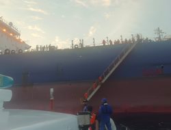 Dihantam Gelombang 5 Meter, Kapal Tengker Tenggelam, 18 ABK Selamat