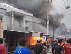 Empat Unit Bangunan Terbakar di Poka, Penyebabnya Belum Diketahui