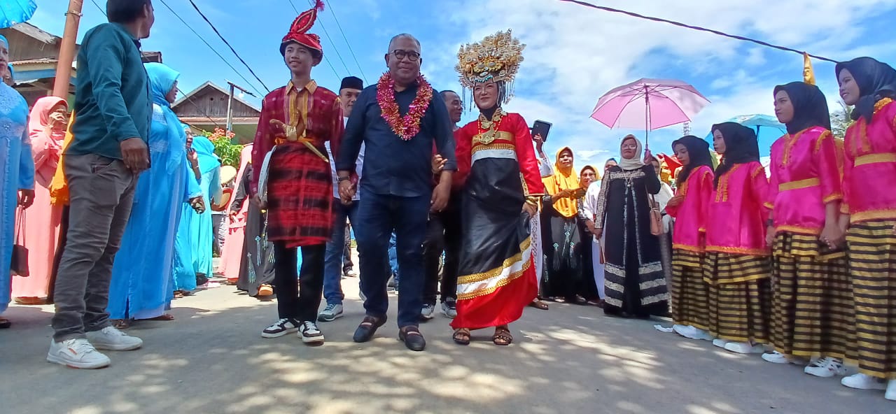 Warga dari 15 Dusun di SBB Padati Kedatangan Balon Gubernur Maluku FCT