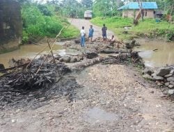 Jembatan Sementara Putus, Arus Kendaraan ke Bula Lumpuh Total