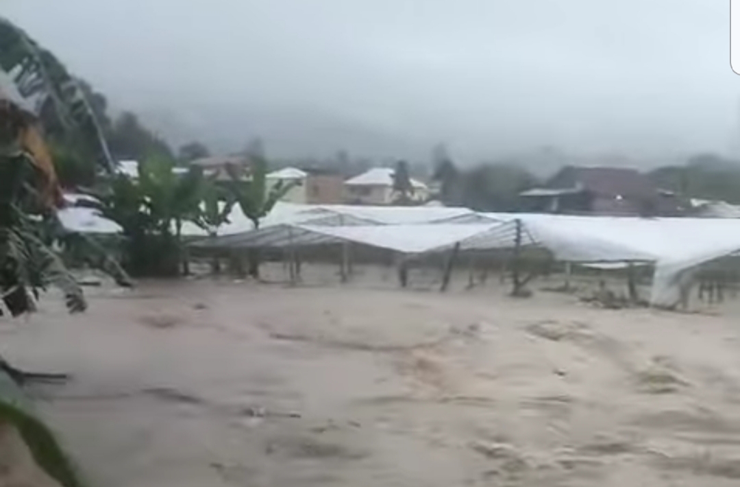 Banjir di Perumnas Waiheru