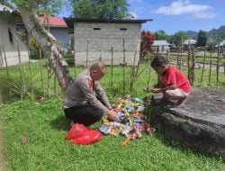 Kapolsek Ini Ajari Anak Desa Ubah Sampah Plastik Jadi Bantal