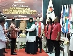 Andi Munaswir-Tina Tetelepta Resmi Mendaftar di KPU Maluku Tengah