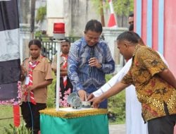 Pj Sekda Malra Letakan Batu Pertama Monument 50 Tahun SMK Siwa Lima