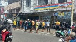 Sopir angkot demo di Ambon