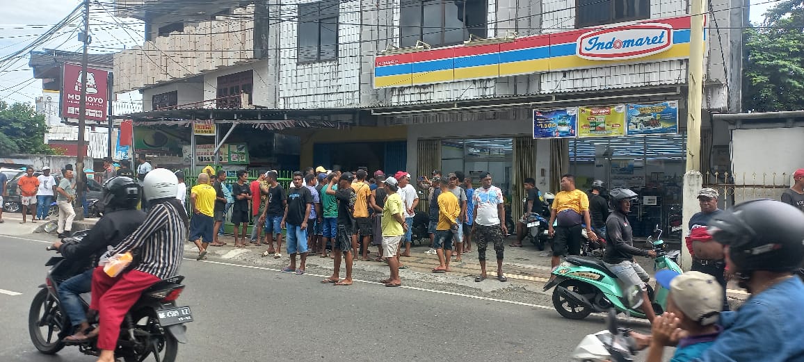 Sopir angkot demo di Ambon