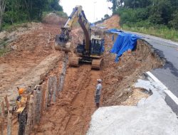 Longsor di Jalan Wakal-Taeno Masih Ditangani, Akses Mulai Dibuka, Tapi Terbatas