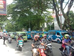 Puluhan Sopir Angkot Nggak Narik, Pilih Demo di DPRD Ambon