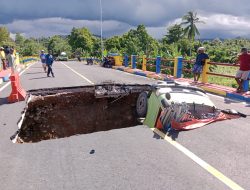 Truk Bermuatan Pipa Terperosok di Jembatan Wai Mer, BPJN Maluku Langsung Lakukan Penanganan