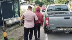 Polisi membawa terduga pelaku asusila