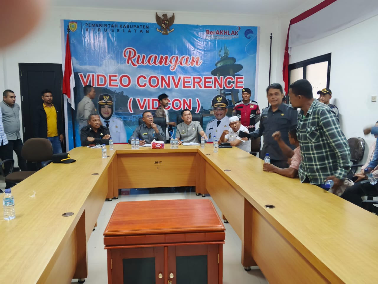 Demo menuntut diskualifikasi 4 tenaga PPPK di Bursel.