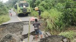 Kondisi Jalan di SBB akibat hujan deras.