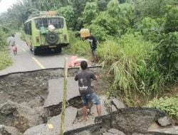 Jalan Penghubung  di Seram Bagian Barat Ambruk Akibat Hujan Deras