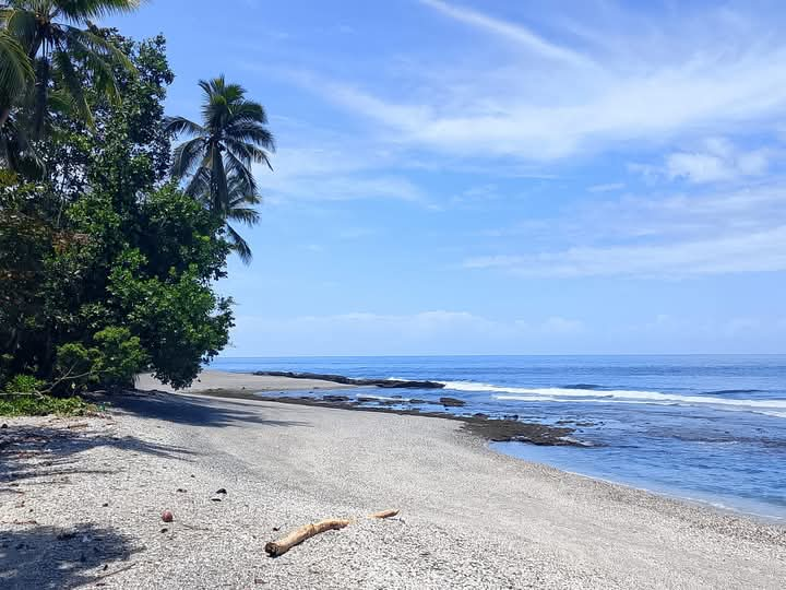 Tampak pesisir pantai di Negeri Sepa, Kecamatan Amahai, Maluku Tengah.