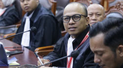 Kuasa Hukum Pemohon hadir pada persidangan Pengucapan Putusan Perkara Nomor 174/PHPU.BUP-XXIII/2025 Perselisihan Hasil Pemilihan Umum Bupati Kabupaten Buru, Senin (24/2) di Ruang Sidang Pleno MK.