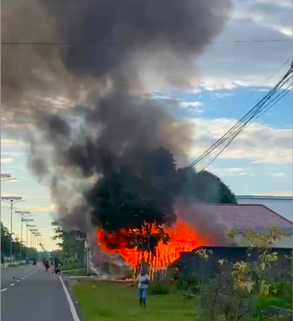 Pom bensin mini terbakar di Langgur, Maluku Tenggara.