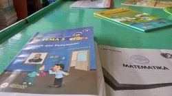 Buku Pelajaran Sekolah